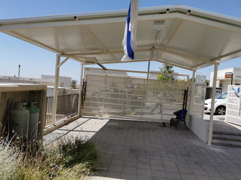 התקנת סככה לרכב